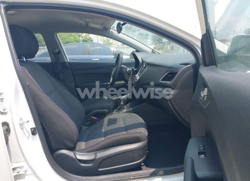 Photo 5 of 2019 Hyundai Accent SE (VIN 3KPC24A34KE052121)