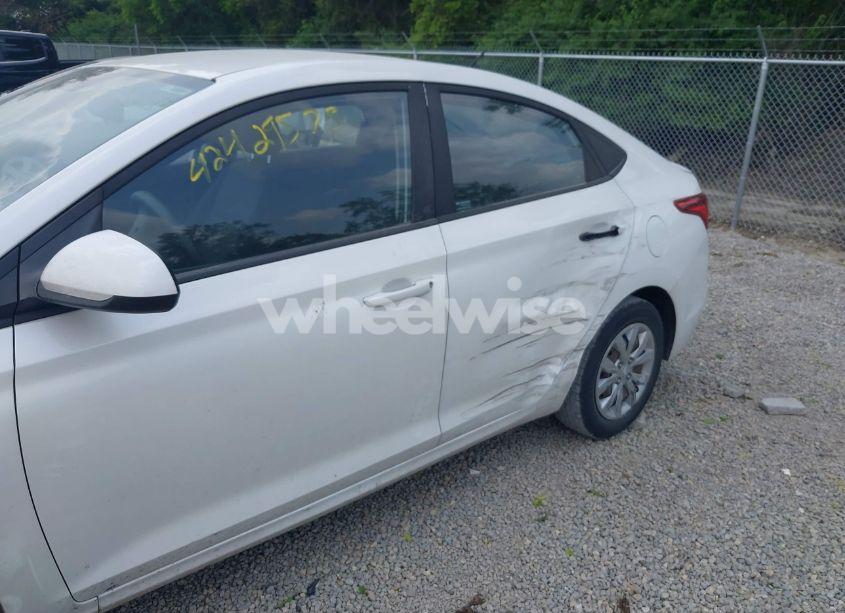 Photo 6 of 2019 Hyundai Accent SE (VIN 3KPC24A34KE052121)
