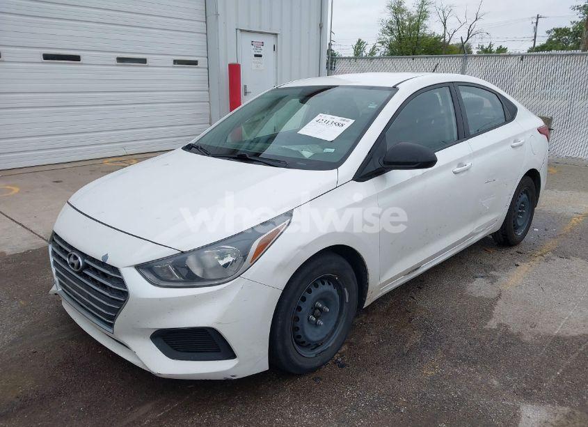 Photo 2 of 2019 Hyundai Accent SE (VIN 3KPC24A34KE061482)