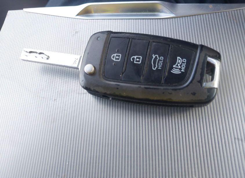 Photo 11 of 2019 Hyundai Accent SE (VIN 3KPC24A34KE067797)