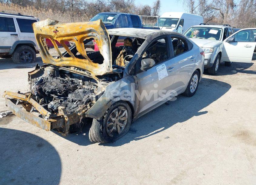 Photo 2 of 2019 Hyundai Accent SE (VIN 3KPC24A34KE077133)