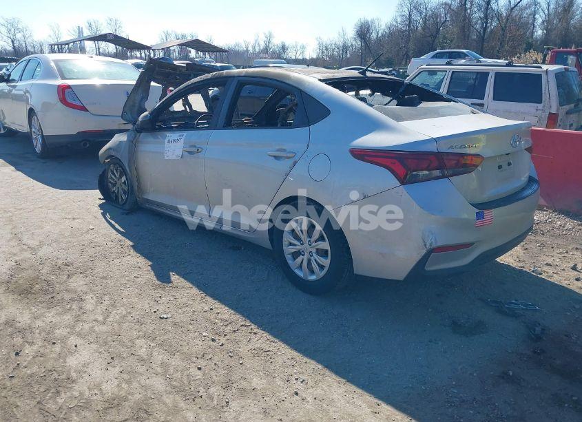 Photo 3 of 2019 Hyundai Accent SE (VIN 3KPC24A34KE077133)