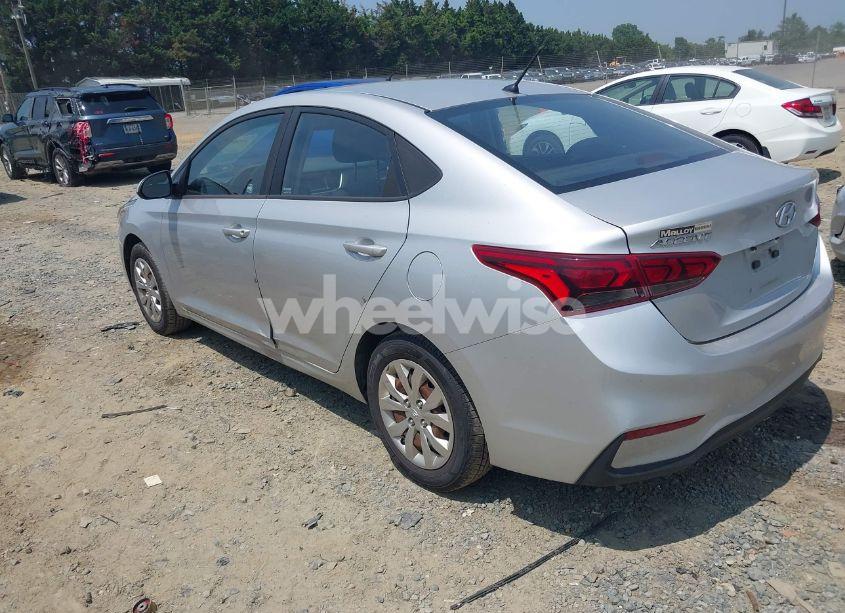 Photo 3 of 2018 Hyundai Accent SE (VIN 3KPC24A35JE034306)