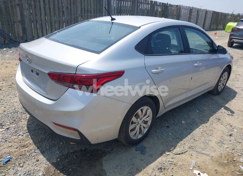 Photo 4 of 2018 Hyundai Accent SE (VIN 3KPC24A35JE034306)