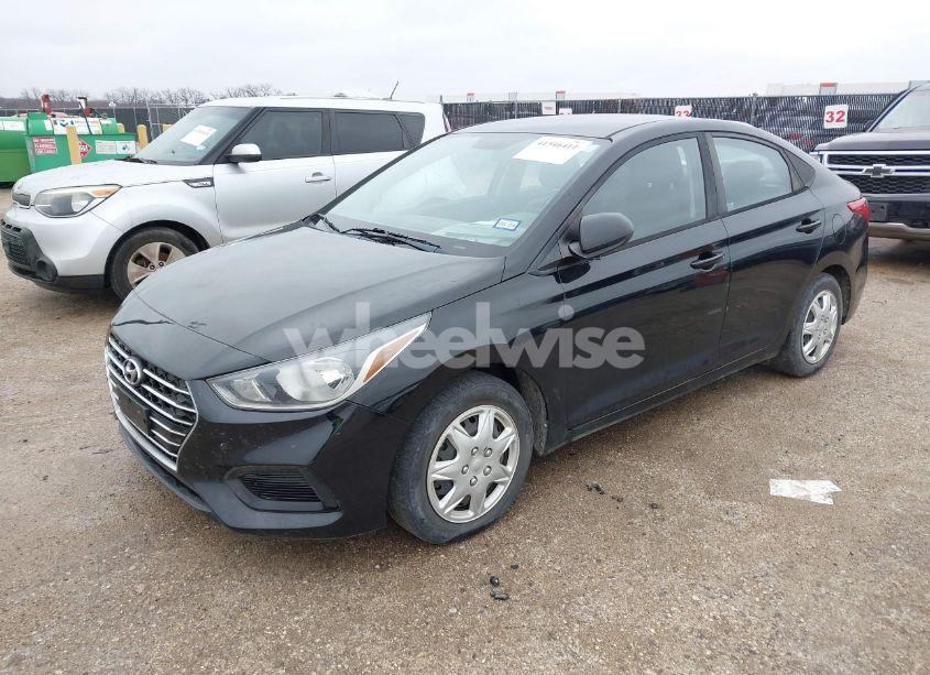 Photo 2 of 2019 Hyundai Accent SE (VIN 3KPC24A35KE073169)