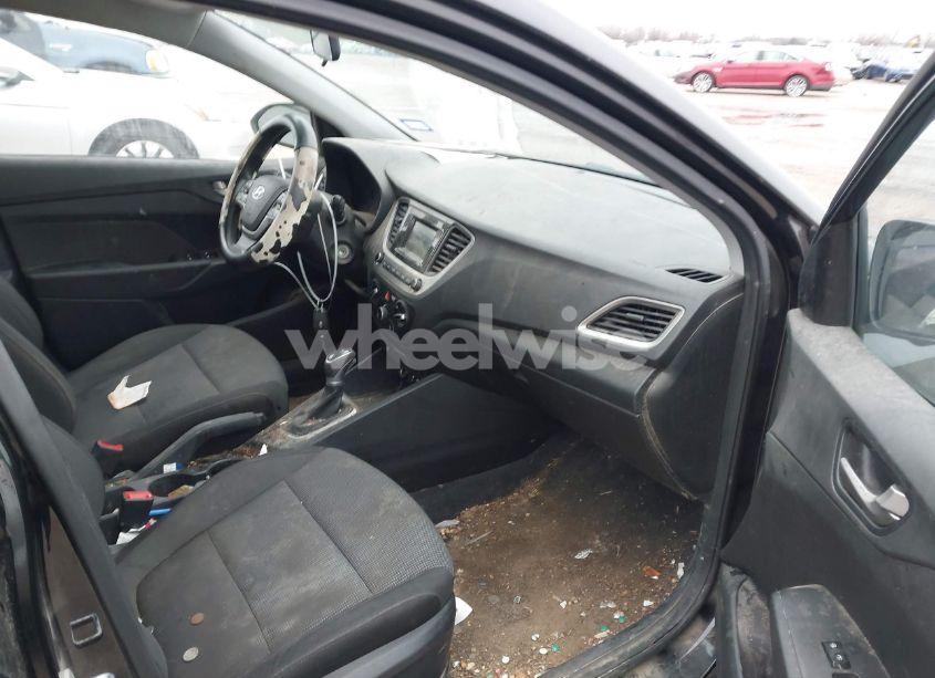 Photo 5 of 2019 Hyundai Accent SE (VIN 3KPC24A35KE073169)