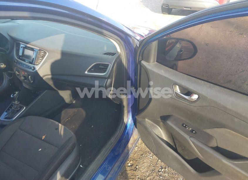 Photo 5 of 2019 Hyundai Accent SE (VIN 3KPC24A35KE076914)