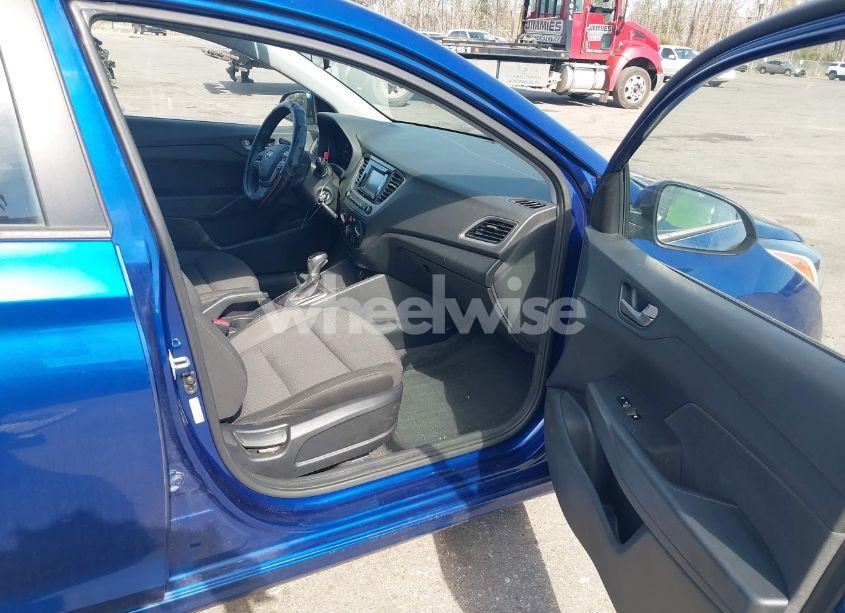 Photo 5 of 2019 Hyundai Accent SE (VIN 3KPC24A35KE082390)