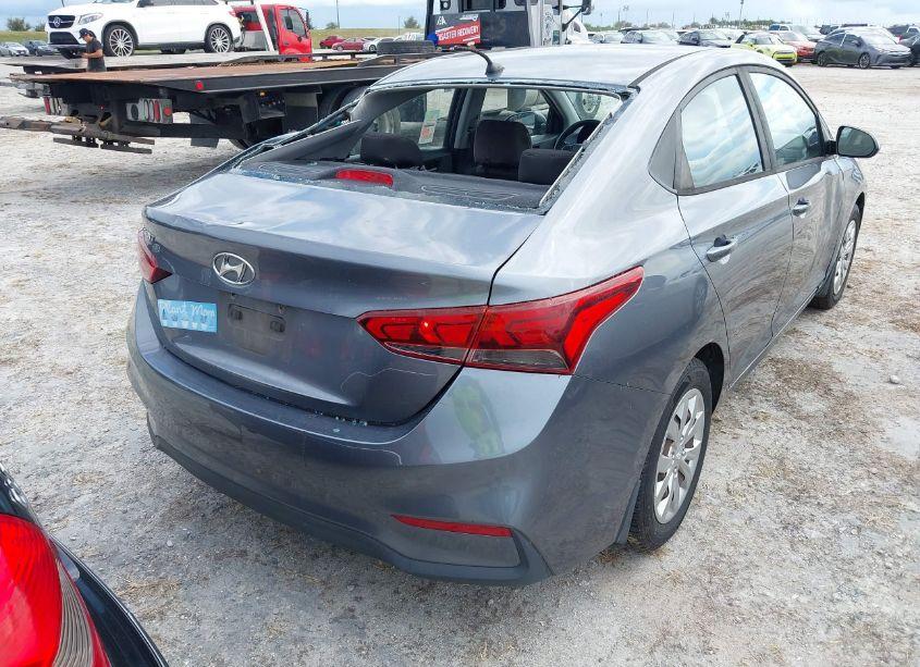 Photo 4 of 2018 Hyundai Accent SE (VIN 3KPC24A36JE011729)