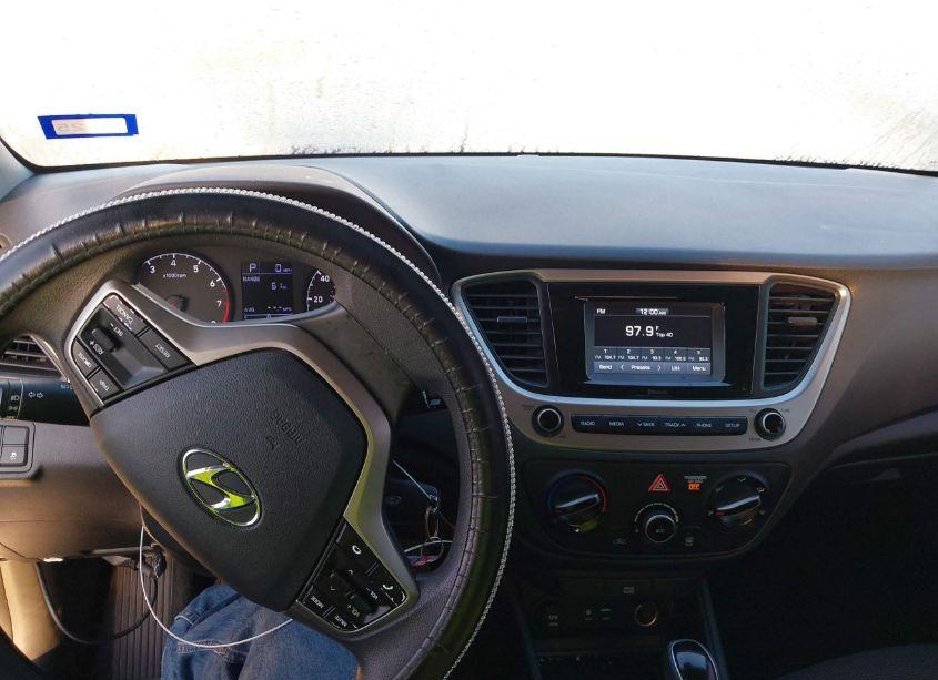 Photo 18 of 2018 Hyundai Accent SE (VIN 3KPC24A36JE019989)