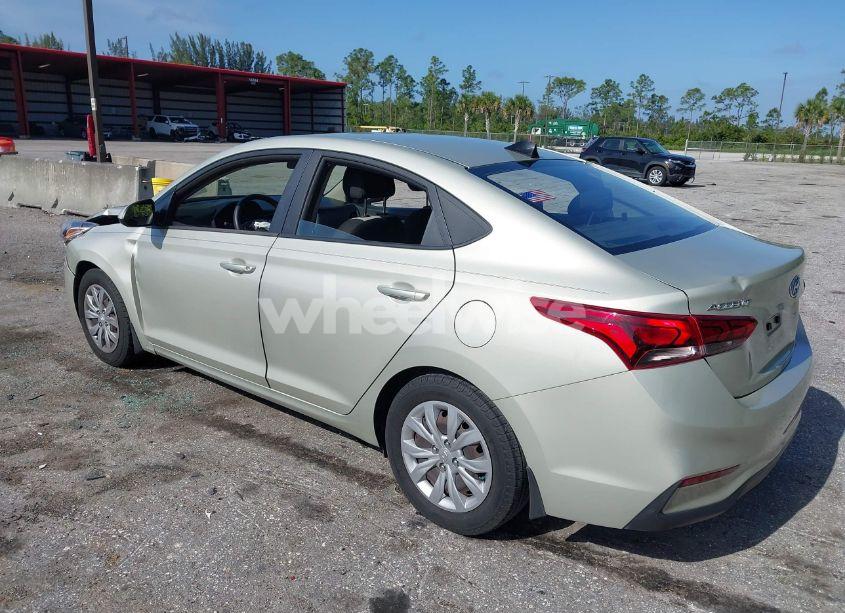Photo 3 of 2018 Hyundai Accent SE (VIN 3KPC24A36JE033486)