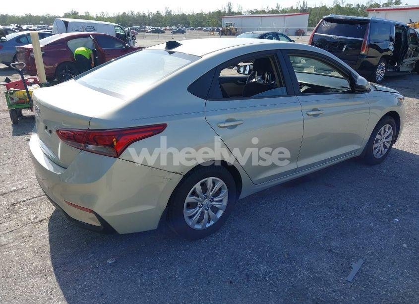 Photo 4 of 2018 Hyundai Accent SE (VIN 3KPC24A36JE033486)