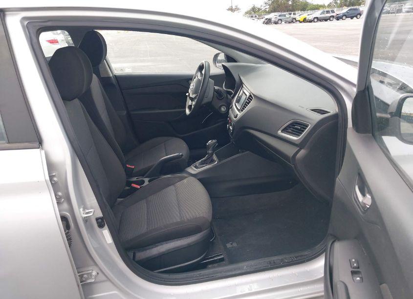 Photo 5 of 2019 Hyundai Accent SE (VIN 3KPC24A36KE054811)