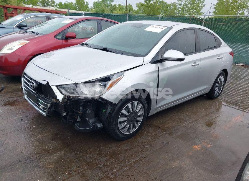 Photo 2 of 2019 Hyundai Accent SE (VIN 3KPC24A36KE056459)