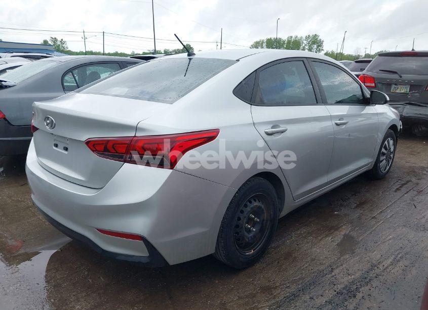 Photo 4 of 2019 Hyundai Accent SE (VIN 3KPC24A36KE056459)