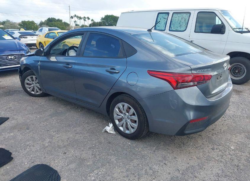 Photo 3 of 2018 Hyundai Accent SE (VIN 3KPC24A37JE011853)