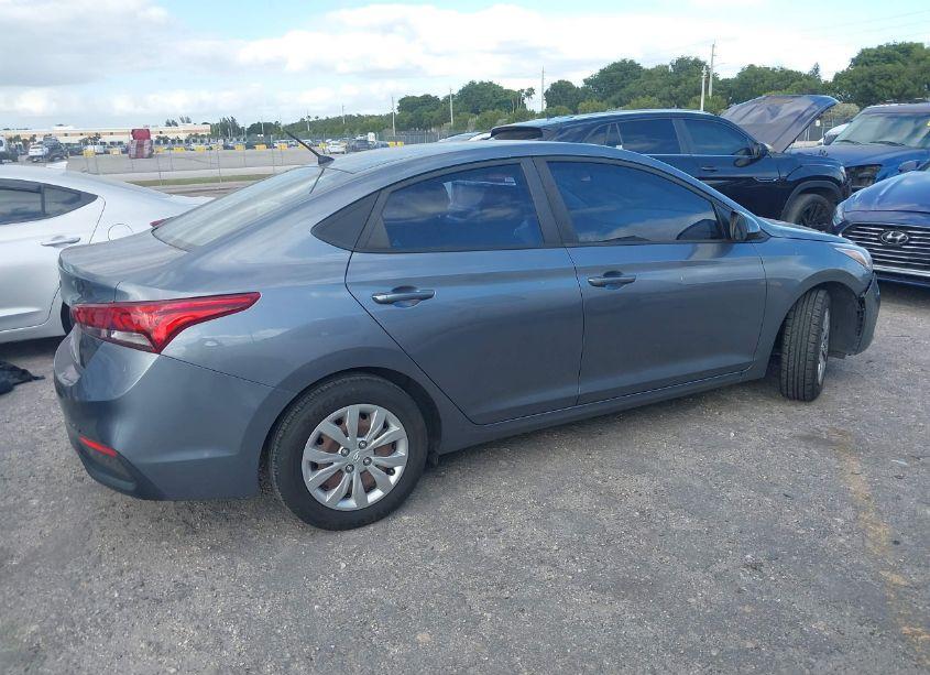 Photo 4 of 2018 Hyundai Accent SE (VIN 3KPC24A37JE011853)