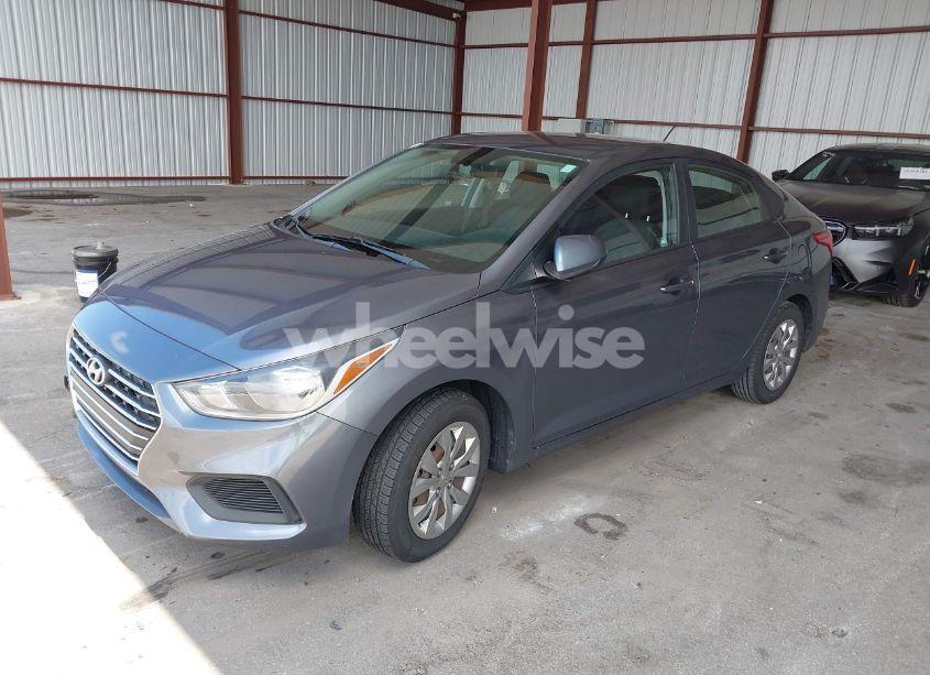 Photo 2 of 2019 Hyundai Accent SE (VIN 3KPC24A37KE039329)