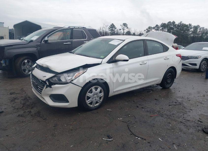 Photo 2 of 2019 Hyundai Accent SE (VIN 3KPC24A37KE041226)