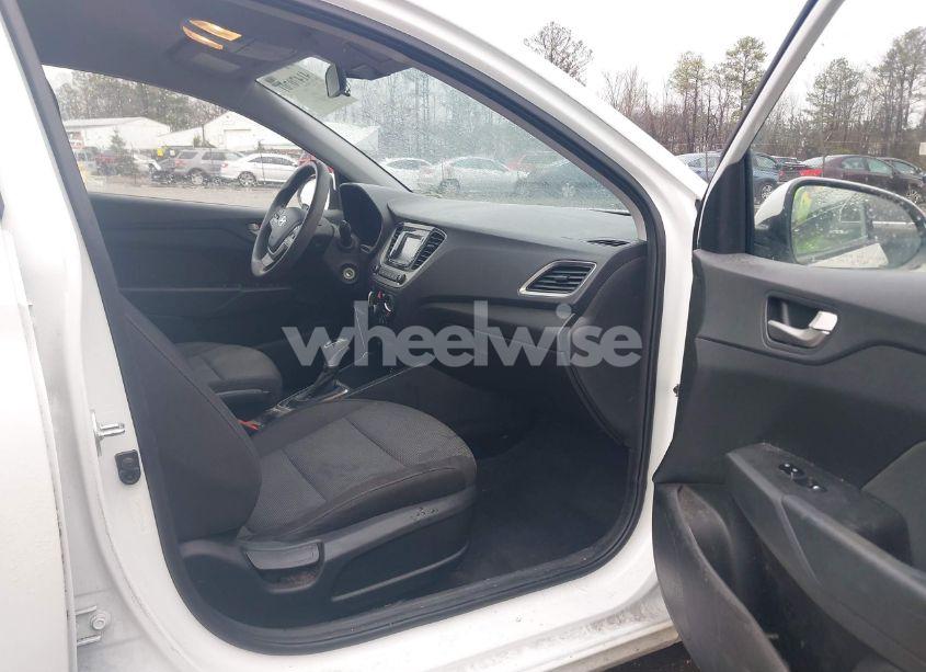 Photo 5 of 2019 Hyundai Accent SE (VIN 3KPC24A37KE041226)