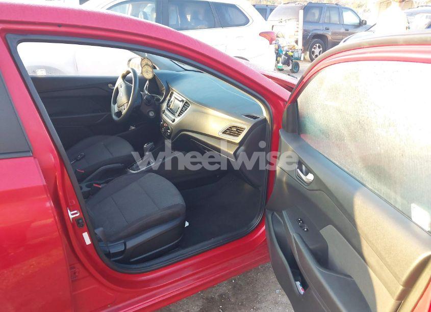 Photo 5 of 2019 Hyundai Accent SE (VIN 3KPC24A37KE042988)