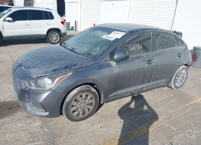 Photo 2 of 2019 Hyundai Accent SE (VIN 3KPC24A37KE049777)