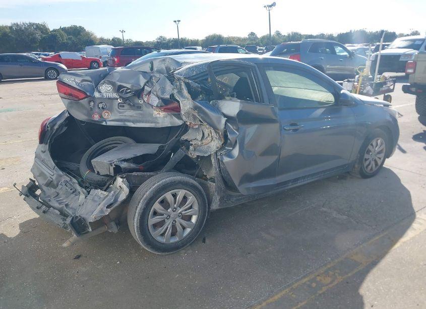 Photo 4 of 2019 Hyundai Accent SE (VIN 3KPC24A37KE049777)