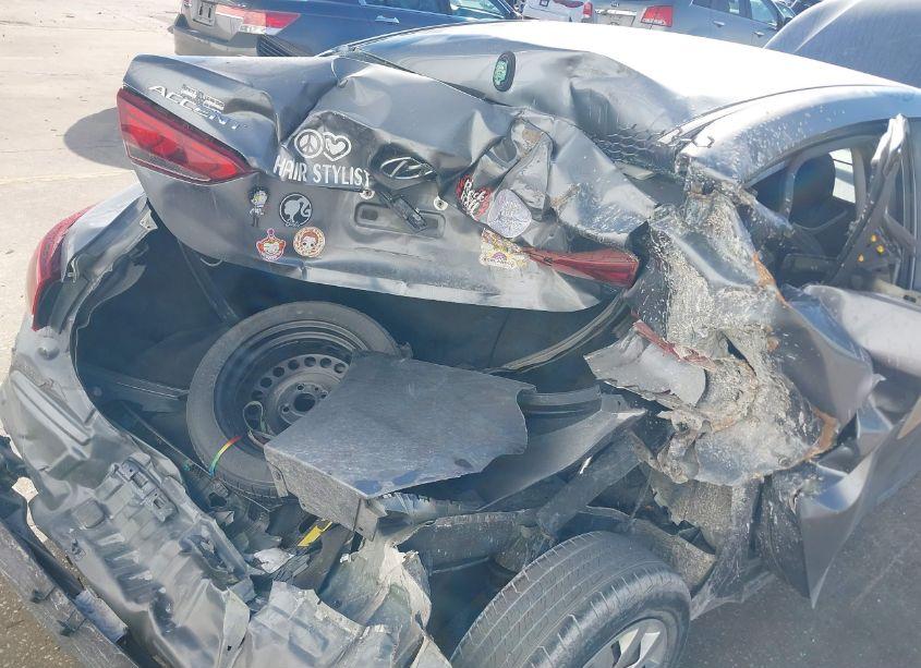 Photo 6 of 2019 Hyundai Accent SE (VIN 3KPC24A37KE049777)