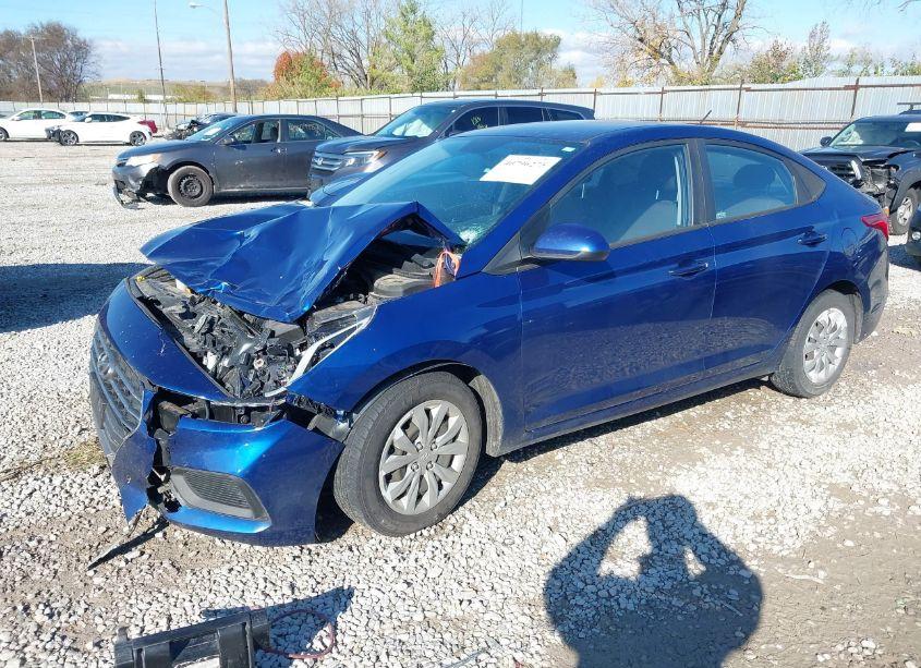 Photo 2 of 2019 Hyundai Accent SE (VIN 3KPC24A37KE060827)