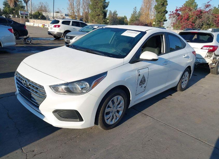 Photo 2 of 2019 Hyundai Accent SE (VIN 3KPC24A37KE071892)