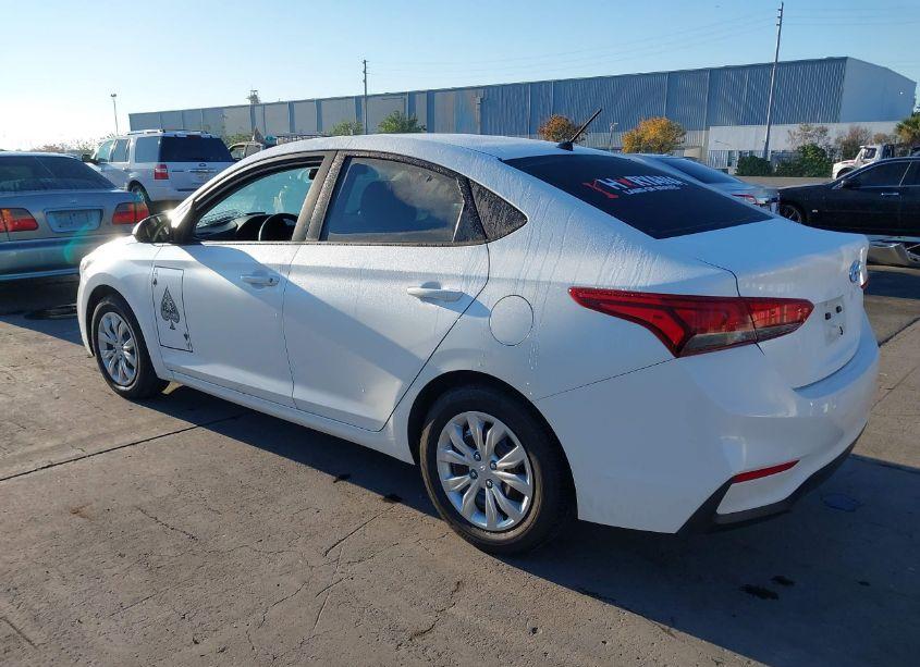 Photo 3 of 2019 Hyundai Accent SE (VIN 3KPC24A37KE071892)