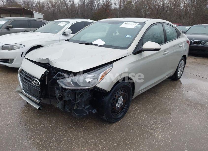 Photo 2 of 2018 Hyundai Accent SE (VIN 3KPC24A38JE015734)