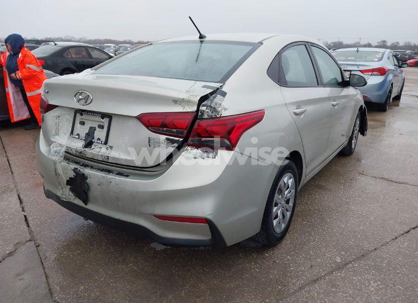 Photo 4 of 2018 Hyundai Accent SE (VIN 3KPC24A38JE015734)