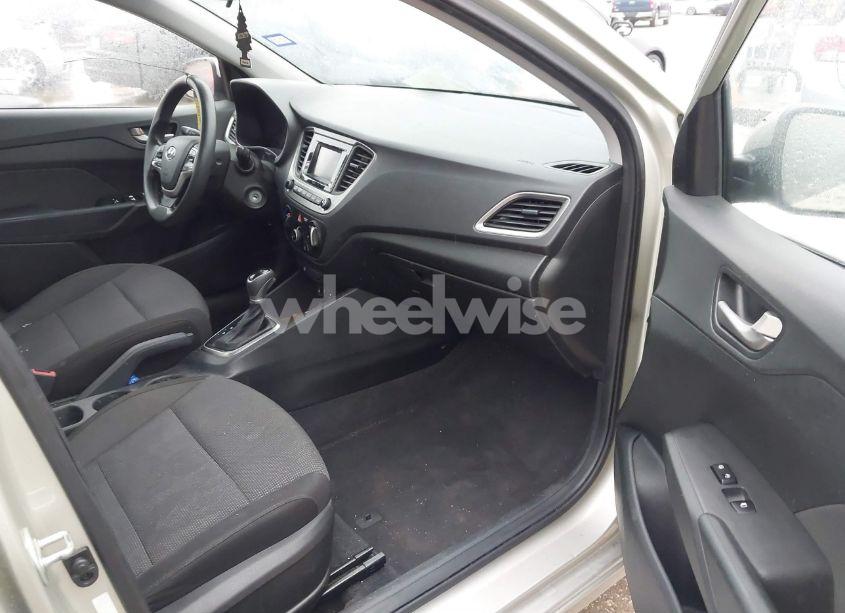 Photo 5 of 2018 Hyundai Accent SE (VIN 3KPC24A38JE015734)