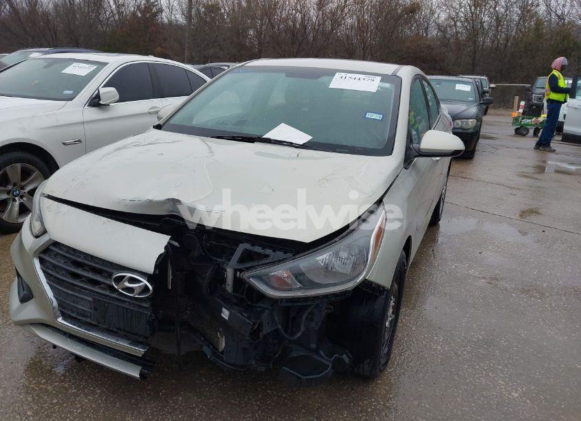 Photo 6 of 2018 Hyundai Accent SE (VIN 3KPC24A38JE015734)