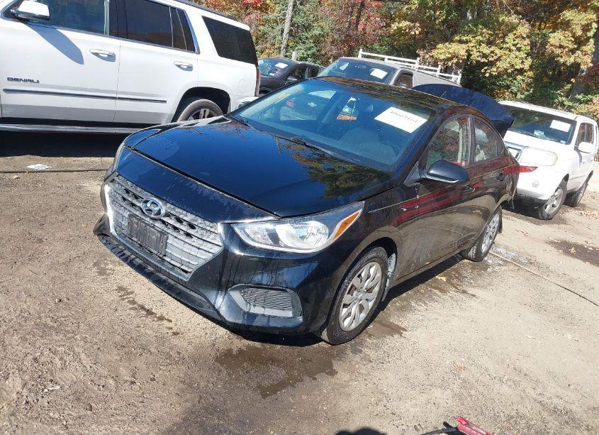 Photo 2 of 2018 Hyundai Accent SE (VIN 3KPC24A38JE025678)