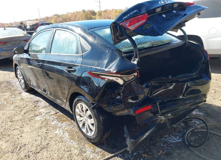 Photo 3 of 2018 Hyundai Accent SE (VIN 3KPC24A38JE025678)