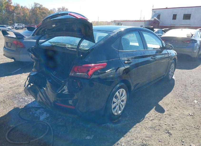 Photo 4 of 2018 Hyundai Accent SE (VIN 3KPC24A38JE025678)