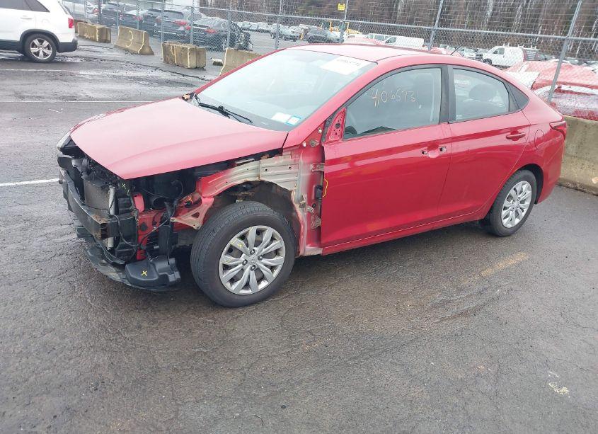 Photo 2 of 2018 Hyundai Accent SE (VIN 3KPC24A38JE025728)