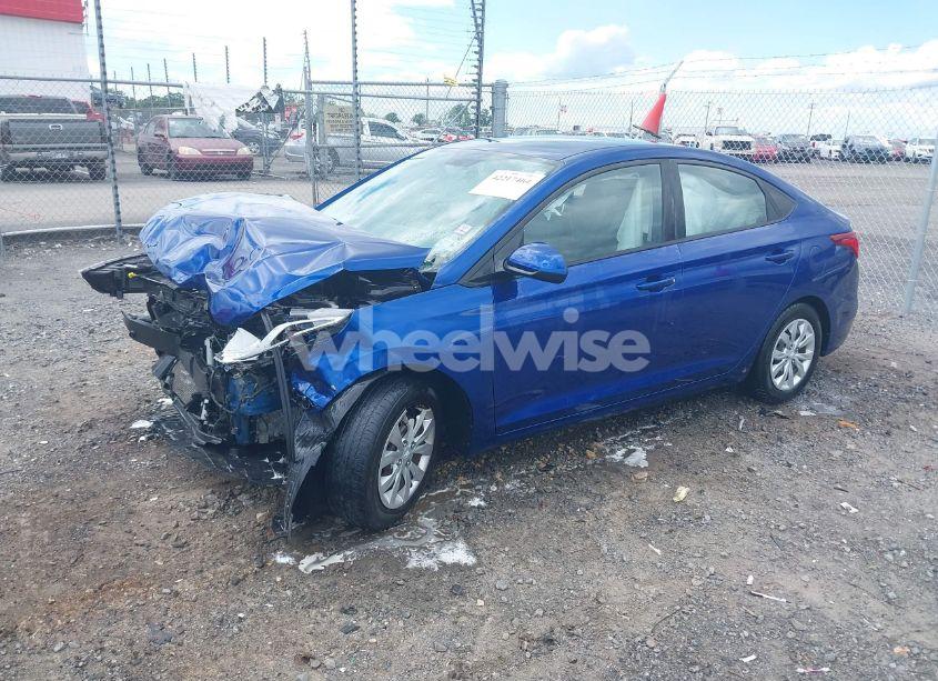 Photo 2 of 2019 Hyundai Accent SE (VIN 3KPC24A38KE069567)