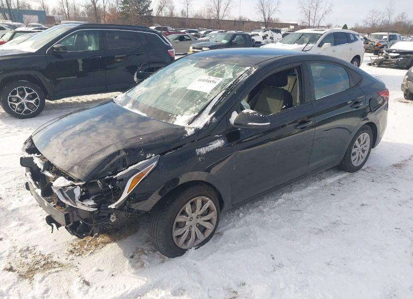 Photo 2 of 2019 Hyundai Accent SE (VIN 3KPC24A38KE082772)