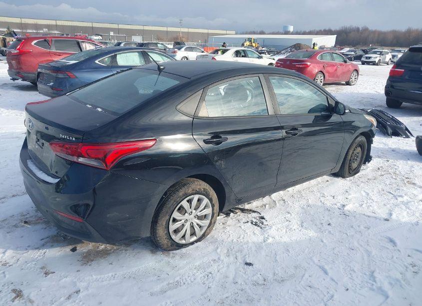 Photo 4 of 2019 Hyundai Accent SE (VIN 3KPC24A38KE082772)