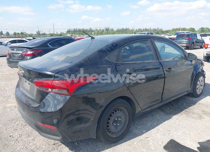 Photo 4 of 2018 Hyundai Accent SE (VIN 3KPC24A39JE011742)