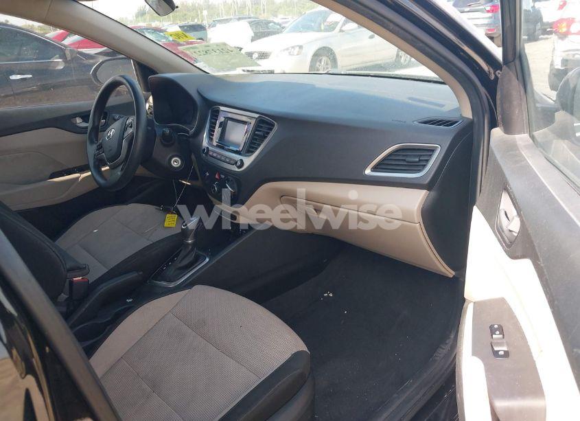 Photo 5 of 2018 Hyundai Accent SE (VIN 3KPC24A39JE011742)