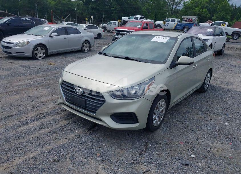 Photo 2 of 2018 Hyundai Accent SE (VIN 3KPC24A39JE017332)