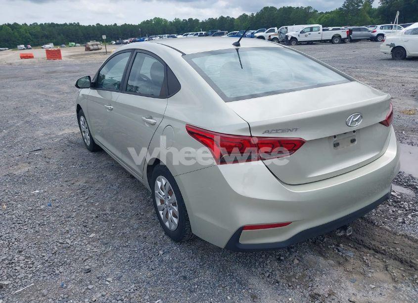 Photo 3 of 2018 Hyundai Accent SE (VIN 3KPC24A39JE017332)