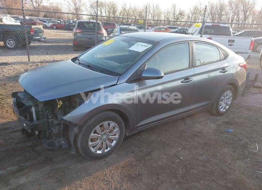 Photo 2 of 2018 Hyundai Accent SE (VIN 3KPC24A39JE034051)