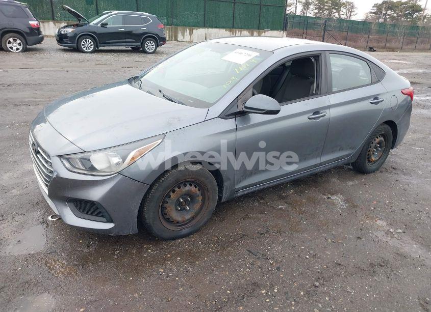 Photo 2 of 2019 Hyundai Accent SE (VIN 3KPC24A39KE042894)