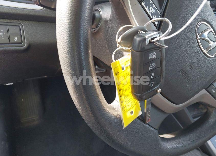 Photo 11 of 2019 Hyundai Accent SE (VIN 3KPC24A39KE052910)