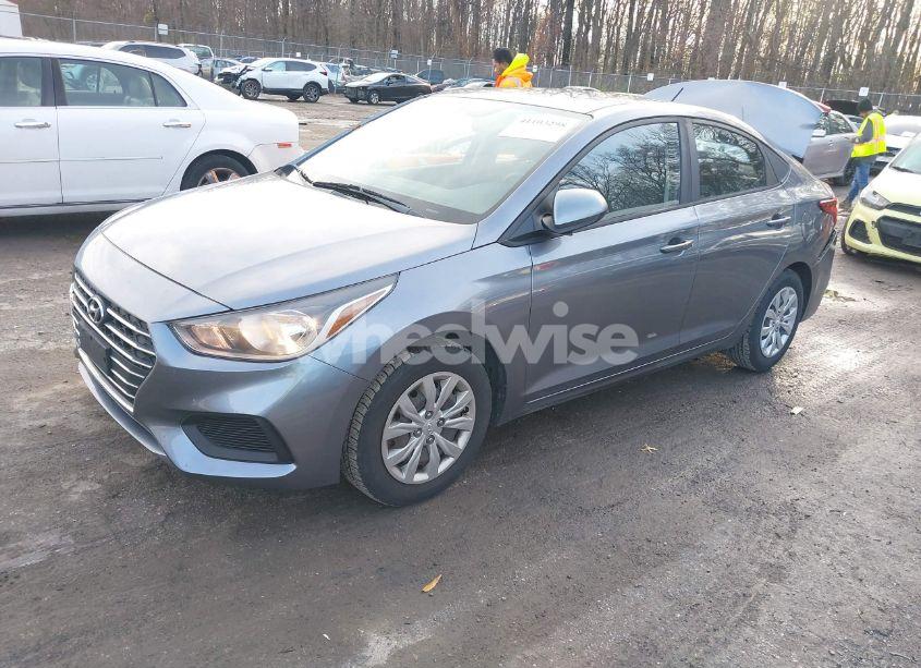 Photo 2 of 2019 Hyundai Accent SE (VIN 3KPC24A39KE088578)